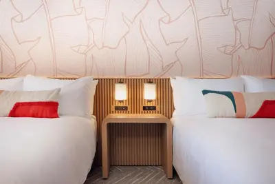 Image de The Ambassador of Waikiki | City View with Two Queens | Pet-Friendly