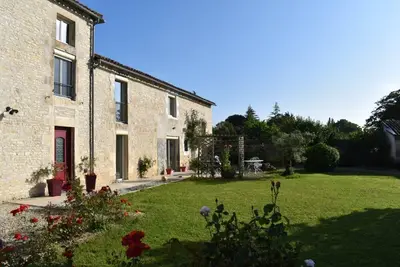 Image de Maison de Vacances 'Gîte et Truffe' avec Terrasse Privée et Jardin Privatif