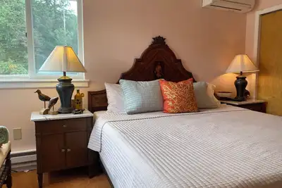 Image de Dream house by a Pond, 3-bed home in Woodridge Ny w/ WiFi, Ac, embraced by trees