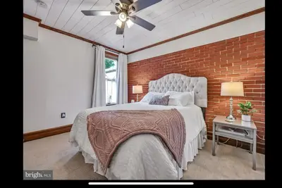 Image de Upscale 3-bedroom 2 ba home + Free Pkng Permits, WiFi, Ac Fully Equipped Kitchen