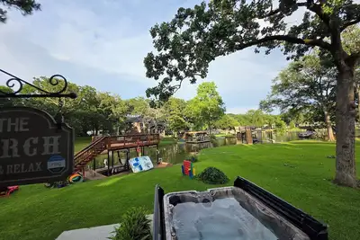 Image de Lakefront, Boat dock, Fishing, Fire pit, Kayak, pedal boat, Paddle board