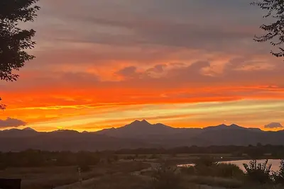 Image de 5-bedroom Lake Home with Mountain View with 4 Tix to the Buffs Game available!