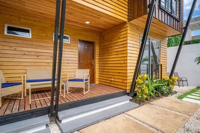 Image de Charming condo with pool views, gated access, outdoor lounge & grill area