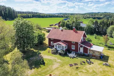 Image de Maison confortable de 6 chambres à.