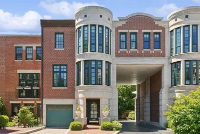 Image de Charming 3-bedroom condo with WiFi and Ac in beautiful Chicago