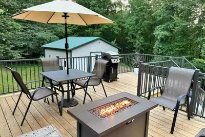 Image de Cozy Winter Woods Retreat Near Cascade Ski, Wisconsin Dells & Devil’s Lake