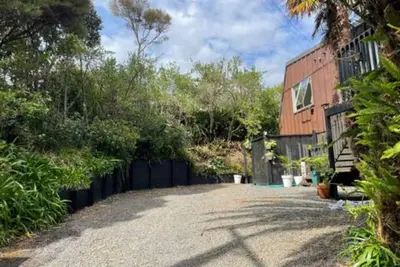 Image de Spacious house, Sea & bush View, 2 mins to Bay, Large Deck.