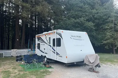 Image de Redwood Rv Retreat: Trampoline, Animals & Family Fun