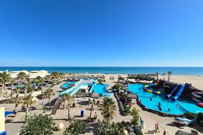 Image de Spacious 5 Bedroom 4. 5 Bath