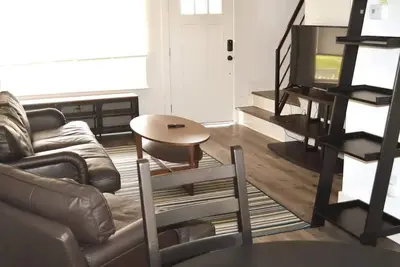 Image de Stylish 2br Townhouse Near Uptown – Your Perfect Home Base!