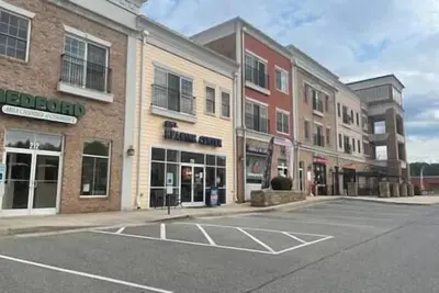 Image de Spacious 1 king bedroom WiFi on-site restaurant