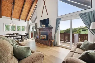 Image de Mountain View Chalet w/Amenities