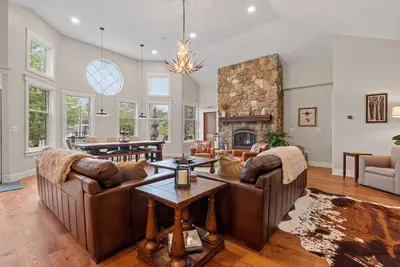 Image de Stunning Custom Home w/ Views