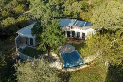 Image de Fully air conditioned grand suite with views to the riverine