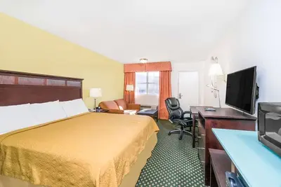 Image de Quick Drive to Downtown Chattanooga & Lookout Mountain | 2 Units, Seasonal Pool