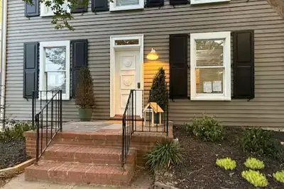 Image de In-Town Lewes, Private Getaway! 4 Bdrm, 2. 5ba. Steps to 2nd Street and Bike Trail