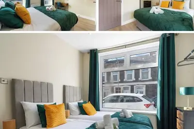 Image de Cardiff Charm on Treharris Street