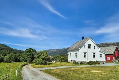Image de Belle maison à Eikelandsosen avec WiFi