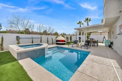 Image de Vegas Haven Pool Spa Game Room