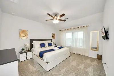 Image de Stylish 3 Bedroom Oasis Near Katy Mills