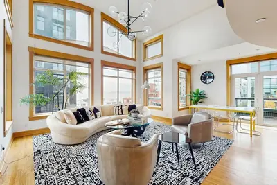 Image de Top-Floor Penthouse Loft w/ Bay & Space Needle Views in Heart of Seattle