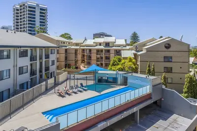 Image de Central Urban Nest with Pool