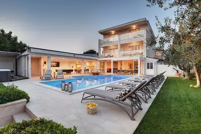 Image de Villa Klen for 15 people near Pula with jacuzzi and children playgorund