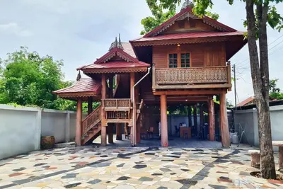 Image de Maison en bois de 300 ans avec 3 chambres et grande cour