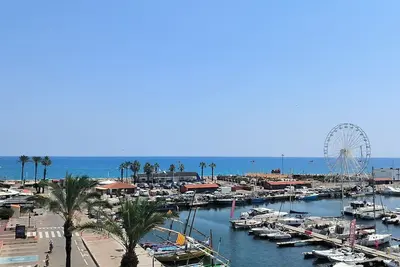 Image de St Cyprien classé 3 étoiles belle vue sur le port ensoleillé