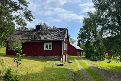 Image de Retraite paisible en forêt avec cottage