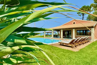 Image de Beachfront Villa Calypso with private pool