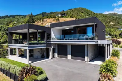 Image de Luxury Home with Ocean & Native Bush Views