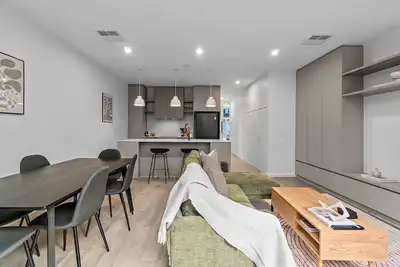 Image de 2-min walk to park! Stylish 3br w/ desk, Nespresso & locked garage parking