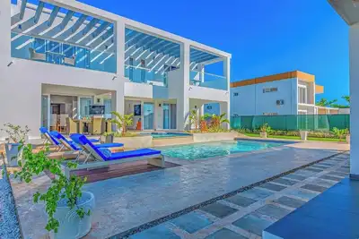 Luxury 3br Villa w/ Pool & Views