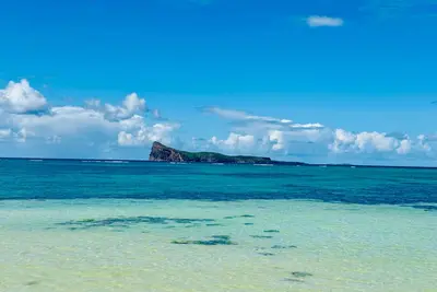 Image de Duplex de luxe 3 chambres avec plage privée à Bain Boeuf – Confort et sécurité