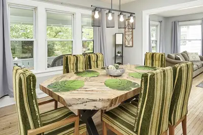 Image de Funky Fabulous Fun House - 5 Bedrooms