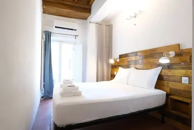 Image de Wine Apartments Florence Aleatico est situé au coeur du centre historique de Florence, à quelques pas des principales attractions touristiques. Il est situé au deuxième étage sans ascenseur et se compose d’un salon avec canapé-lit double, kitchene