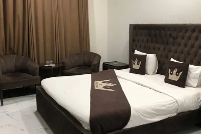 Image de Luxurious 18-bedroom hotel with WiFi, Ac in F-8/4 near Centaurus Mall Islamabad