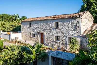 Image de Le Clos de la Grange ancienne bâtisse rénovée climatisée proche plages