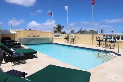 Image de Big Group Stay | 3 Rooms | Steps from Harbor, Markets, & Sunset Cruises