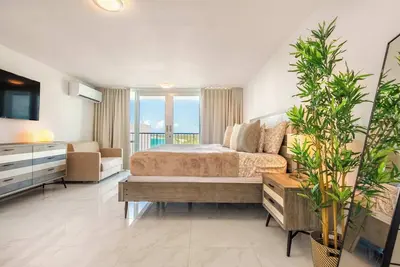 Image de 9th Floor Studio On Beach w/Parking @ Esj