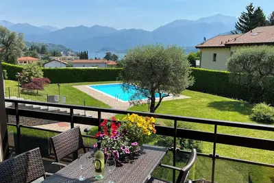 Image de Sunrise over the Lake