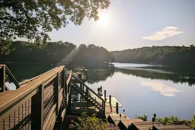 Image de Smith Mountain Sunrise: Waterfront Party Deck, Great Water Views, Pet Friendly