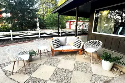 Image de Cozy Urban Oasis Cen to Aus Popular Hiking/Biking Trails and City Life w Ev Chr