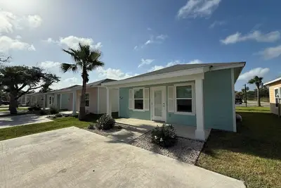 Image de The Salty Breeze Cottage at The Oasis