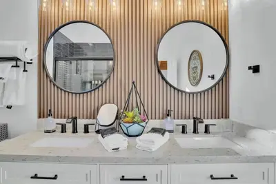 Image de New! MidCentury-Near Nau/Dtown3BR w/Ac HotTub&Sauna