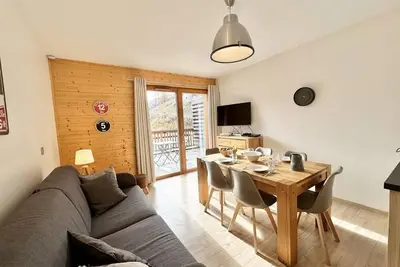 Image de À 50m des pistes de ski, 1er étage, piscine, balcon, télévision, casier à ski, 42m², Vars
