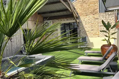 Image de Longere de caractère 10 minutes de vannes Piscine privée  chauffée semi couverte