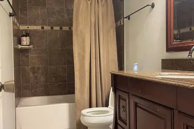 Image de 3-bedroom townhome minutes from downtown Austin, pool, tennis court