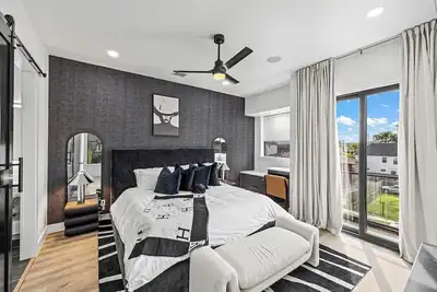 Image de Welcome to The Renaissance House  Stylish retreat in the heart of Houston!